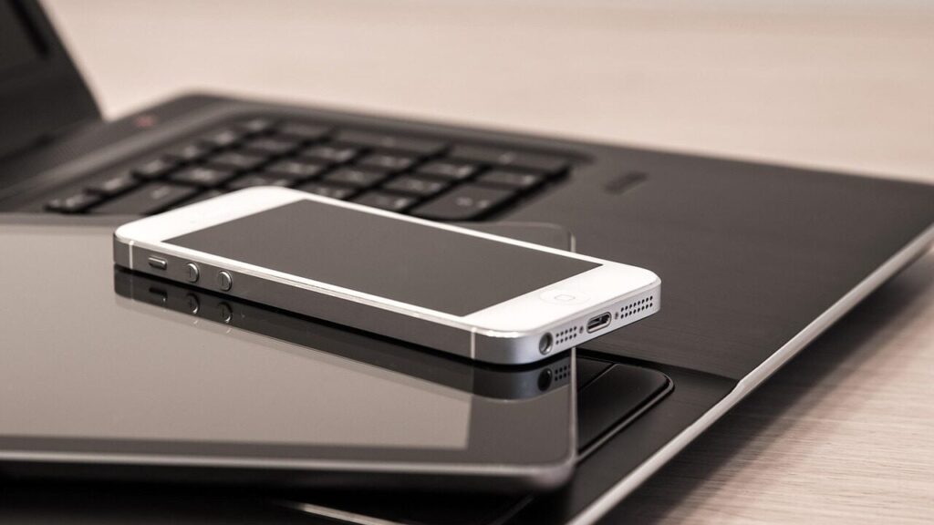 Учені довели, що освоєння гаджетів знижує ризик деменції майже на 60%