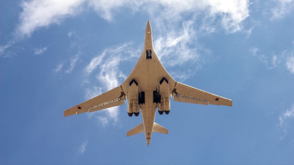 Ту-160: які ракети несе, дальність польоту, ціна і технічні характеристики бомбардувальника Ту-160: які ракети несе, дальність польоту, ціна і технічні характеристики бомбардувальника
