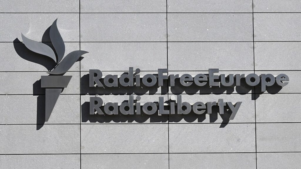 Радіо Свобода скорочує мовлення і відправляє у простій частину працівників