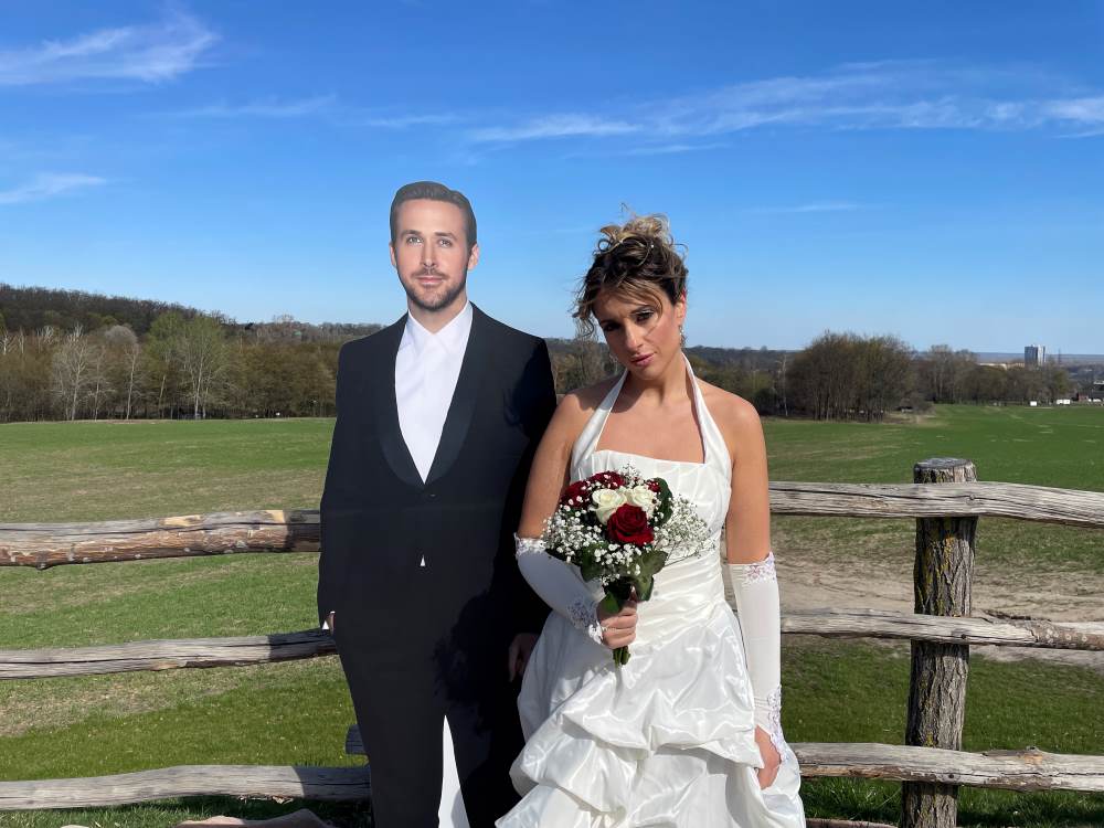 Без сукні за 100 тисяч: KARYN показала, як святкувати кінець стосунків у своєму кліпі на сингл «На хуторі»