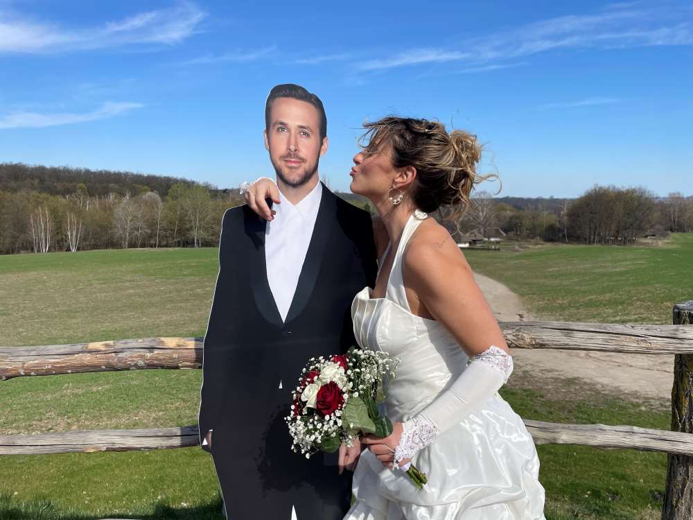 Без сукні за 100 тисяч: KARYN показала, як святкувати кінець стосунків у своєму кліпі на сингл «На хуторі»