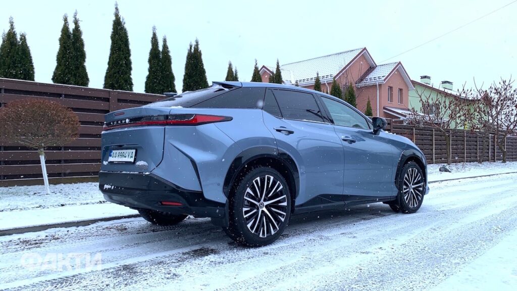 Тест-драйв Lexus RZ: яка ціна та реальний запас ходу першого електрокара бренду