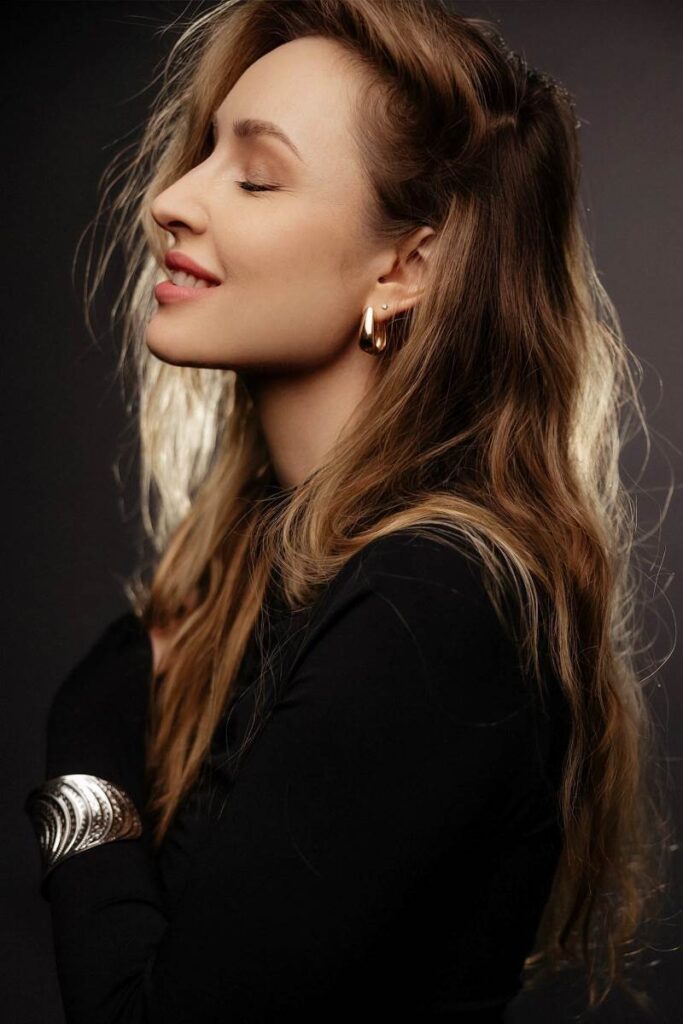 MELANYA  презентує альбом «Незламна» - п’ять історій про любов , очікування, силу і боротьбу в часи війни