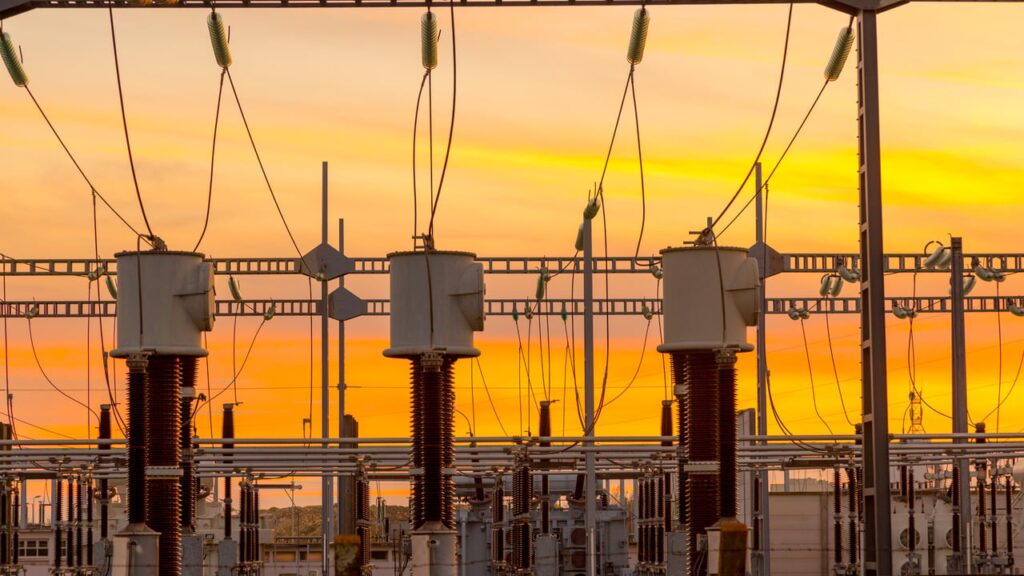 РФ знищила енергетичний обʼєкт у Херсоні: можливі відключення світла