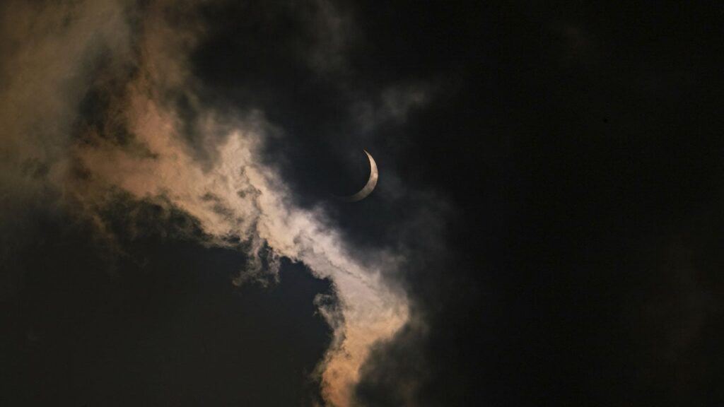 Місячний календар на травень 2025: дні для активності та відпочинку