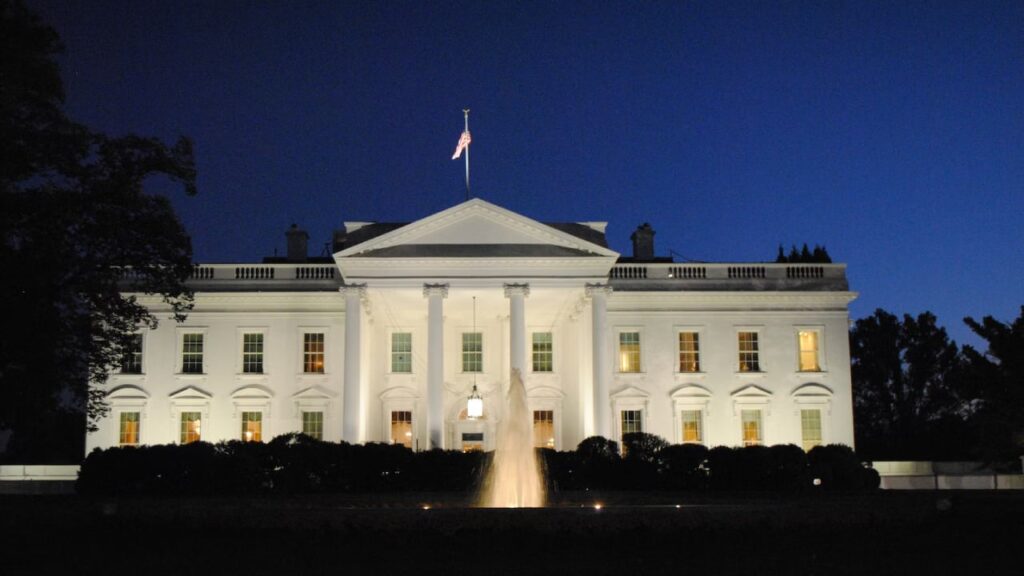 Понад 11 тис. службовців отримали доступ до планів будівлі Білого дому – WP