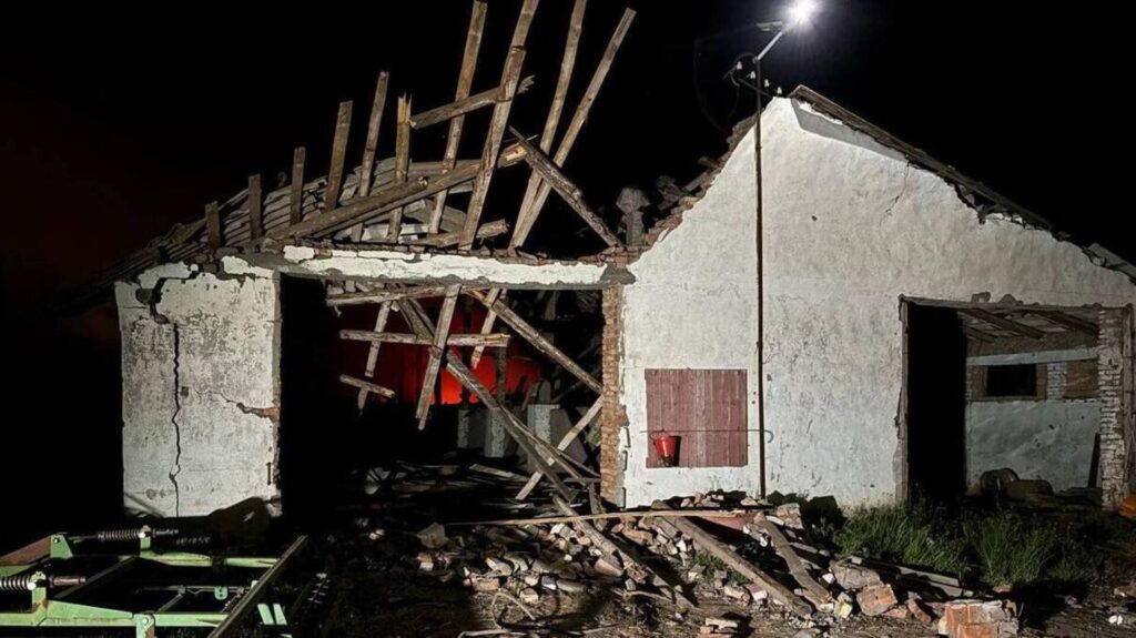 Атака по Одеській області: пожежі у фермерських господарствах гасили до ранку