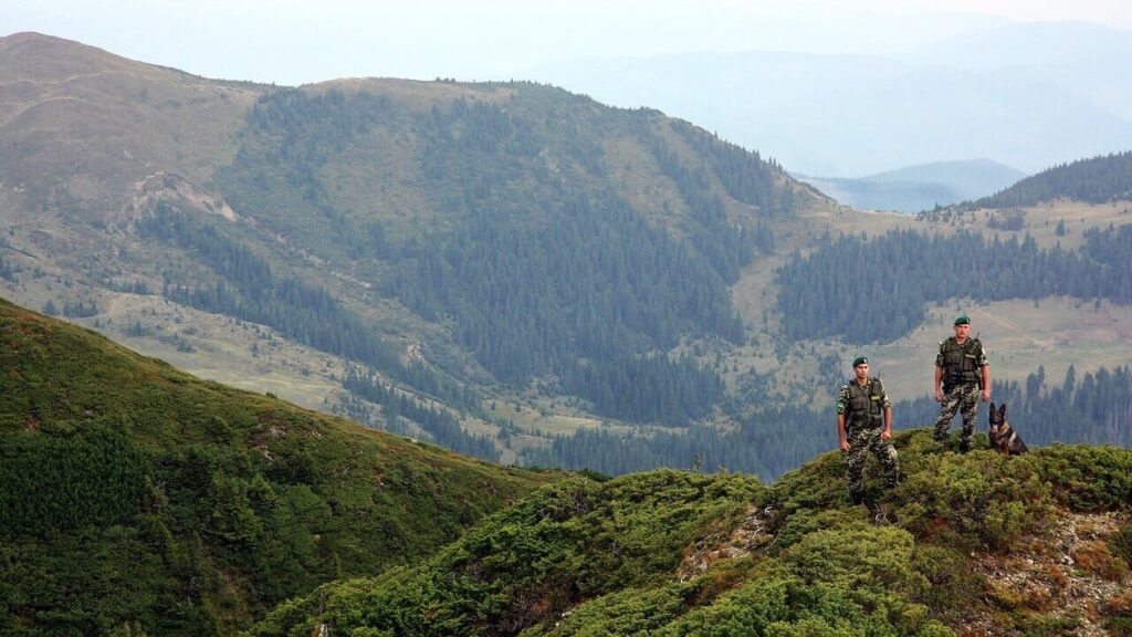 Черги на кордоні з Угорщиною: скільки чекати у пунктах пропуску