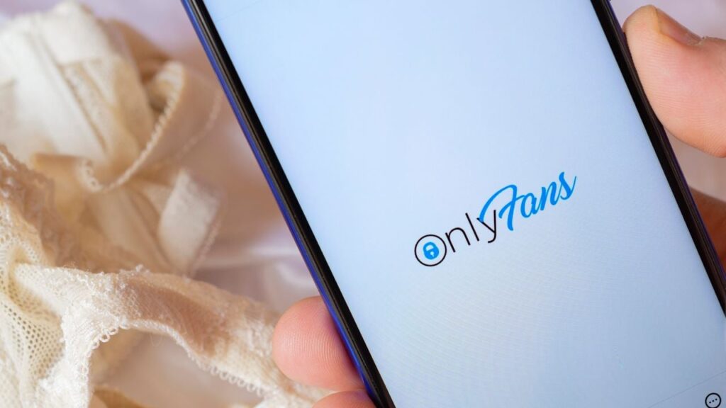 Податкова взялася за українців на OnlyFans: скільки заробили користувачі платформи
