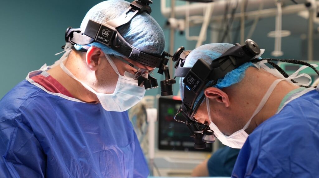 Другий шанс: у Києві врятували пацієнта з вадою серця через 15 років після шунтування