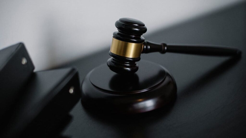 Ґвалтував прийомних дітей: на Франківщині затримали багатодітного батька-вихователя