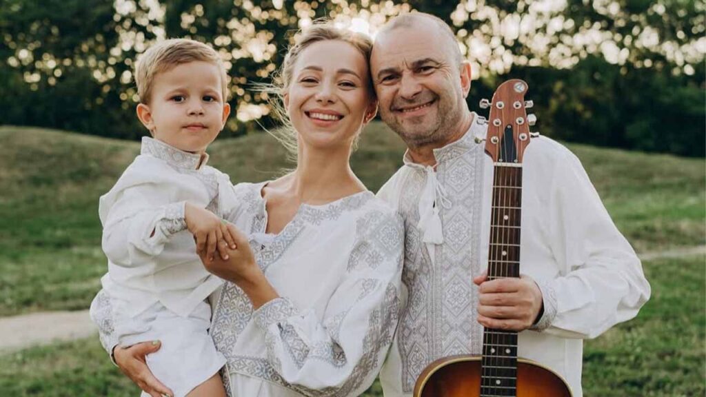 Це дуже боляче: дружина Павліка у сльозах висловилася про діагноз сина