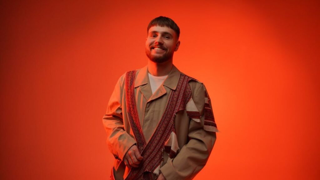 Музикант hOsT, який вигадав гуцульський хаус, презентує новий альбом “Цимбали і сопілка”