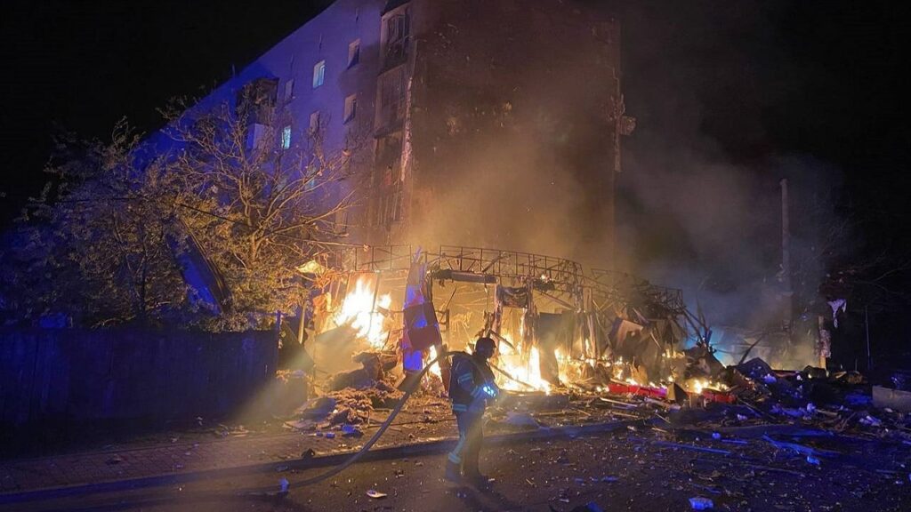 Атака на Київщину 24 квітня: у Бучанському районі пошкоджено багатоповерхівку