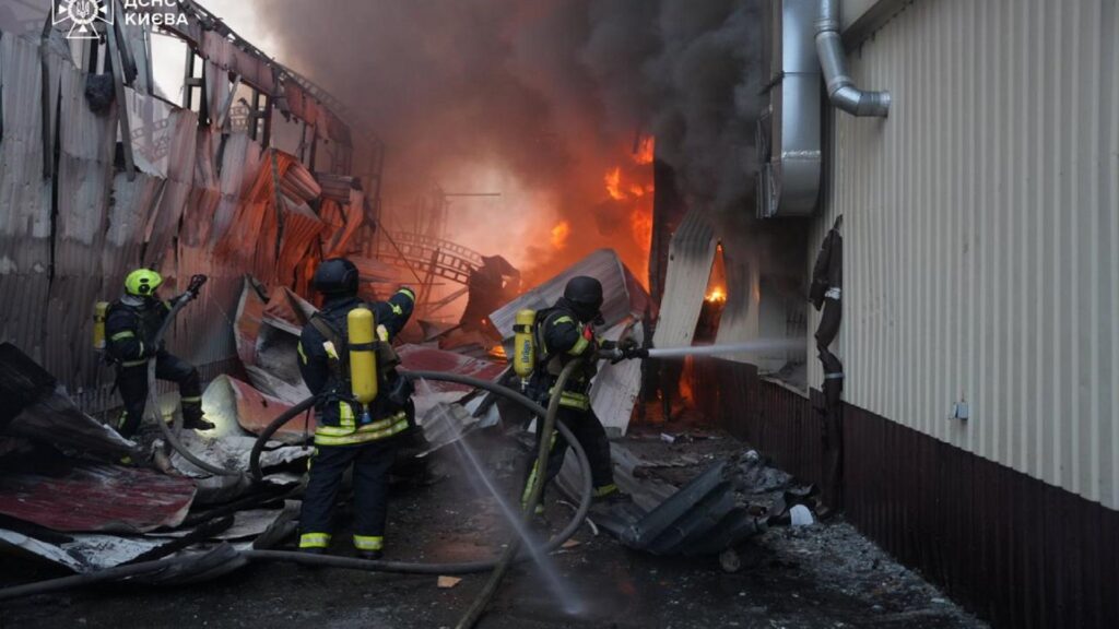 У Києві зруйновано офіс телеканалу FREEДОМ — це вже другий удар РФ по редакції У Києві зруйновано офіс телеканалу FREEДОМ — це вже другий удар РФ по редакції