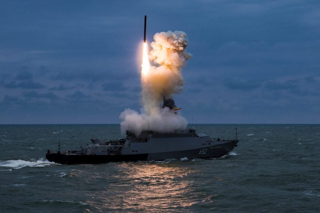 РФ вивела в Чорне море 11 кораблів: скільки Калібрів на бортах РФ вивела в Чорне море 11 кораблів: скільки Калібрів на бортах