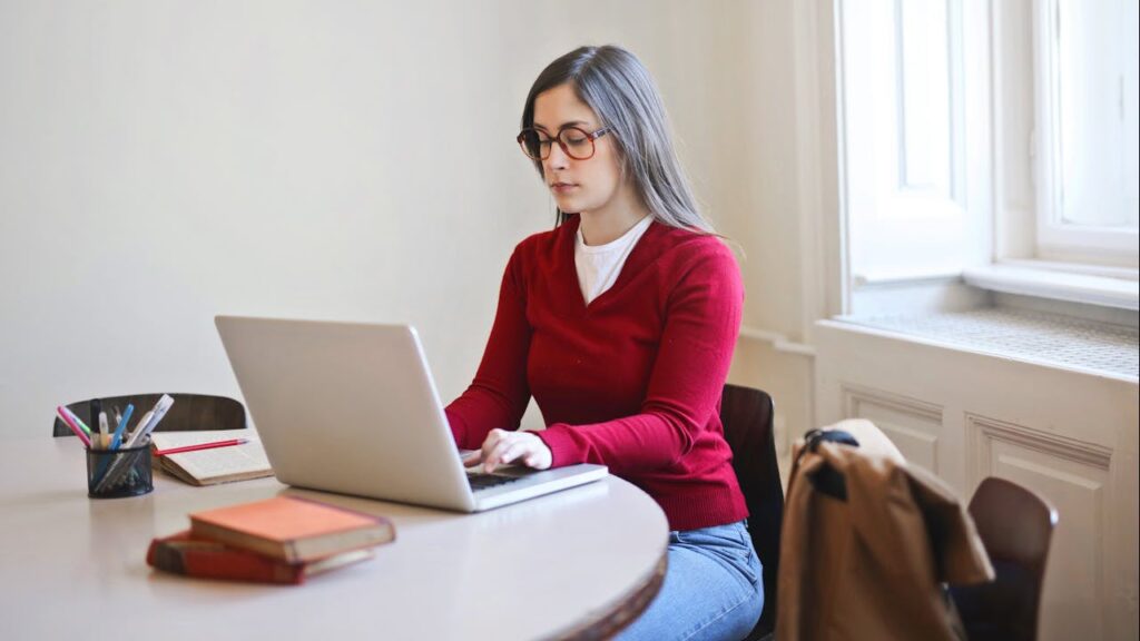 Як облаштувати робоче місце вдома для максимального комфорту та продуктивності