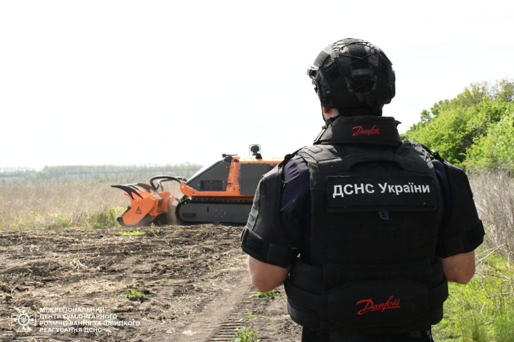 Як в Україні розміновують території та скільки часу знадобиться для очищення від вибухівки