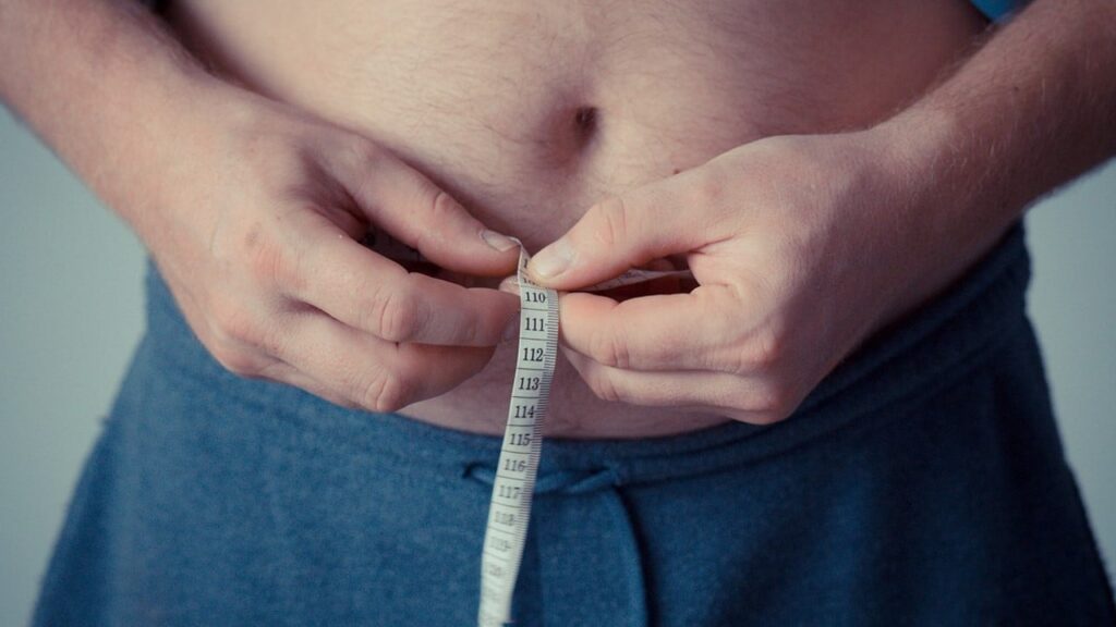 Розмір талії у чоловіків може вказувати на ризик раку – дослідження