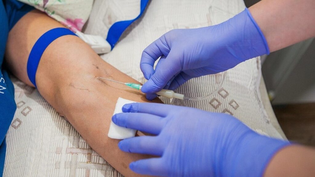 Смертельний коктейль: німецького лікаря звинуватили у вбивстві 15 людей