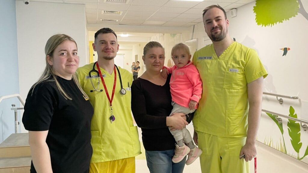 У Львові врятували дворічну дівчинку, яка мало не померла  від вірусної пневмонії