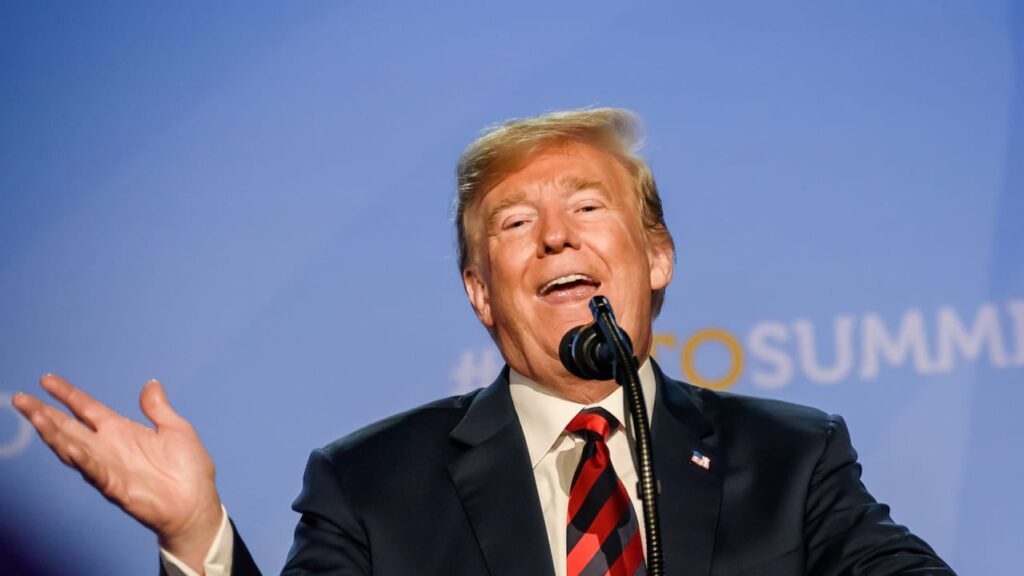 Трамп звинуватив Зеленського і Байдена у розв’язаній Путіним війні