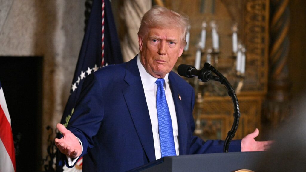 Трамп оголосив про самодепортацію зі США: пропонує квиток на літак і гроші