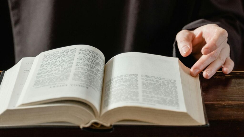 Великий вівторок 2025: що означає цей день і яких традицій дотримуються