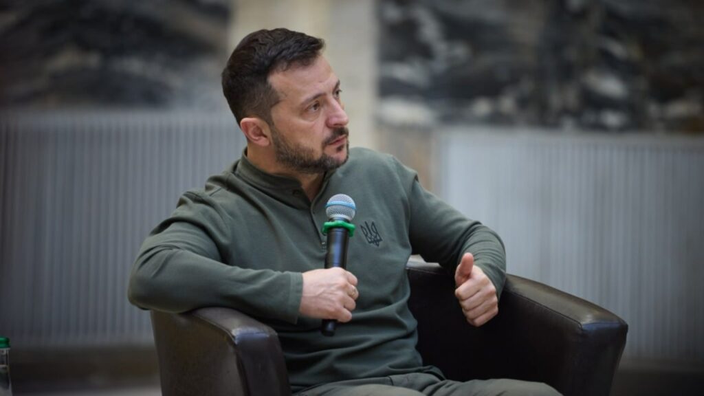 Ми не залишимо у спокої сволоту, яка вбиває наших людей – Зеленський Ми не залишимо у спокої сволоту, яка вбиває наших людей – Зеленський