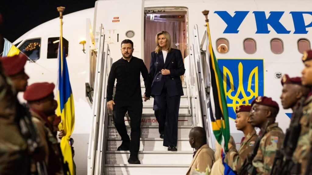 Зеленський прибув до ПАР із візитом: Важливо наблизити достойний мир