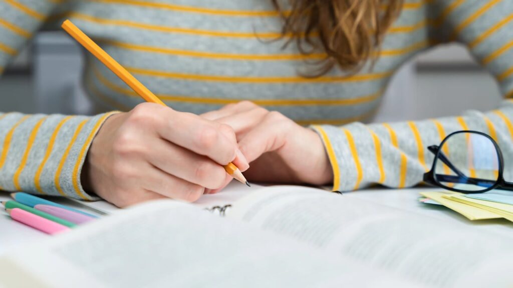 Вступ на магістратуру у 2025 році: умови та дати подання заяв