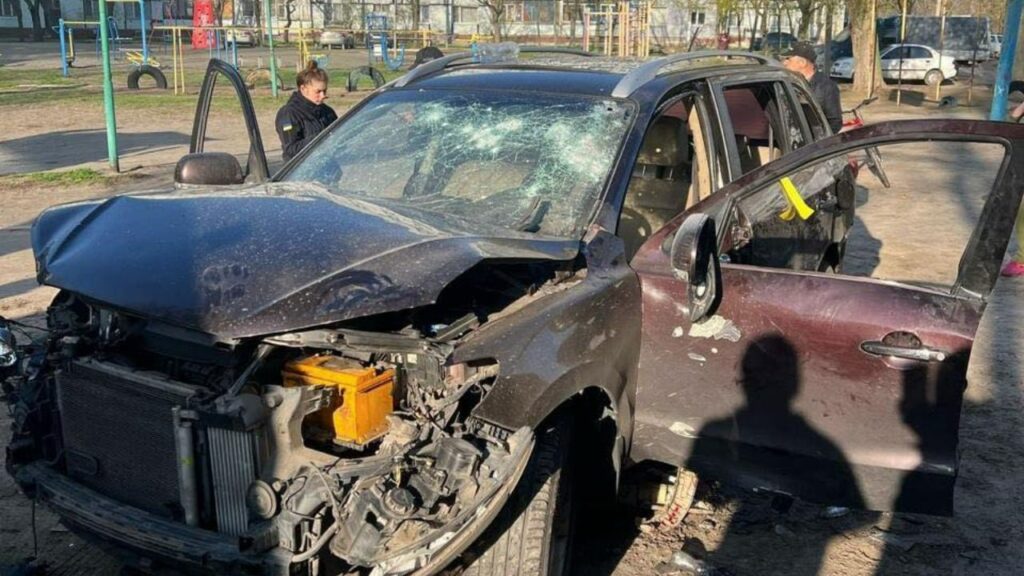 Вибух автомобіля у Дніпрі: постраждали посадовець та його дружина