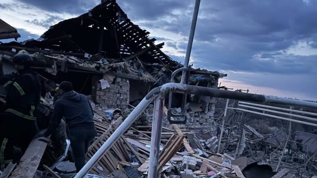 Вибухи у Куп’янську 12 квітня: КАБ влучив у приватний будинок, є поранені