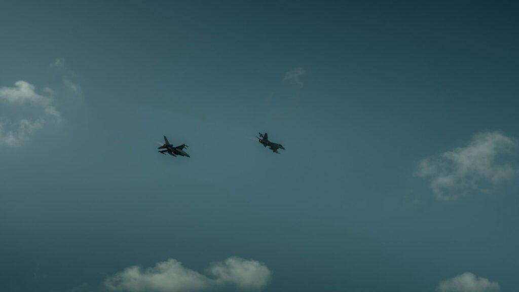 Британські винищувачі двічі перехопили російські літаки у повітряному просторі НАТО