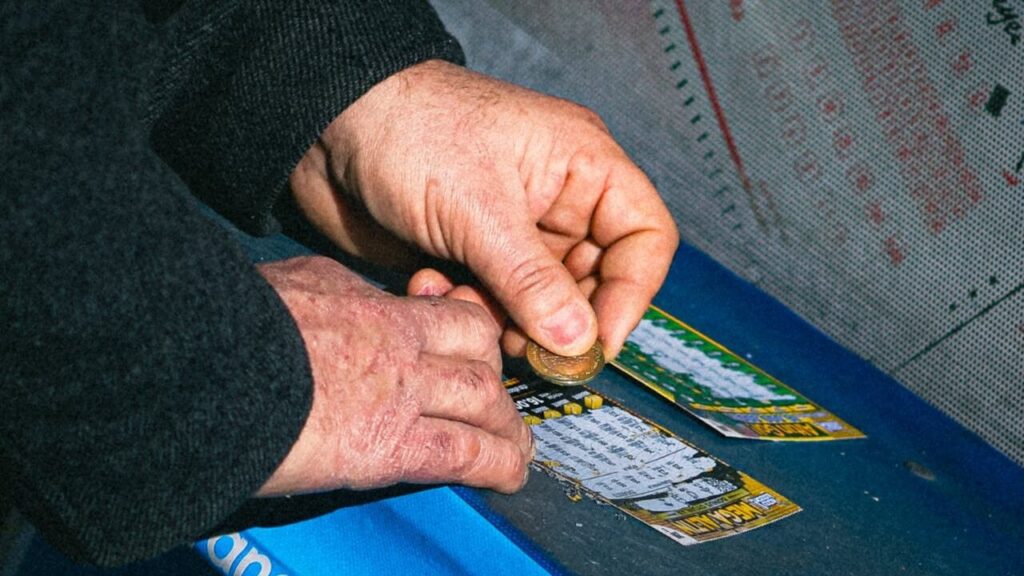 У США чоловік закопав у землю лотерейний квиток, який виграв $1 млн