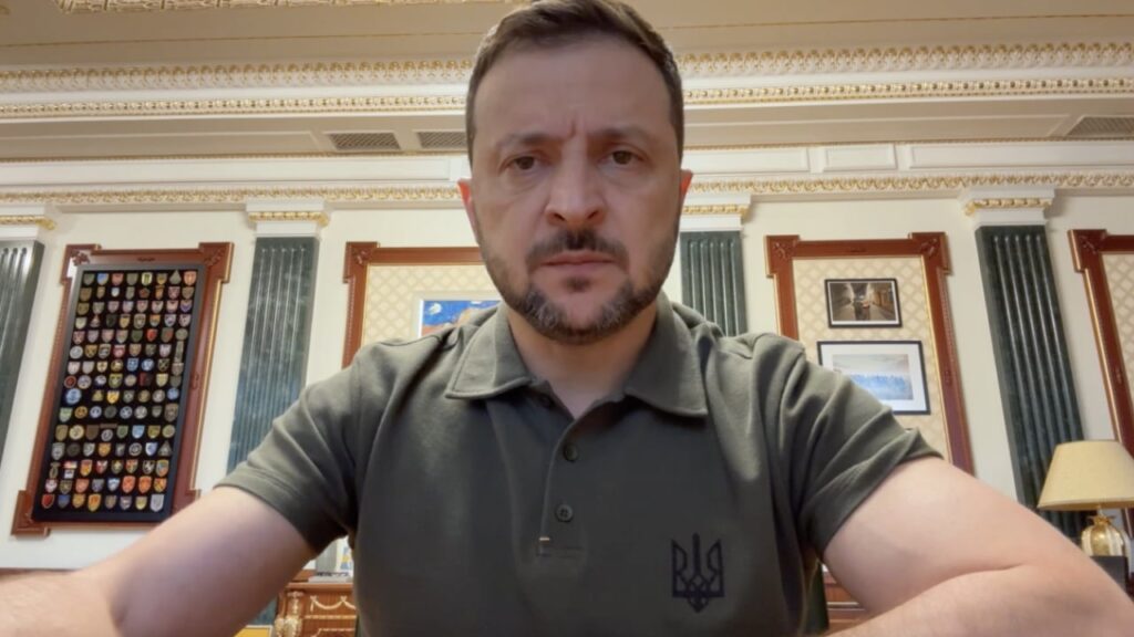 Зеленський про нічну атаку: Негайно повертаюсь з ПАР до України