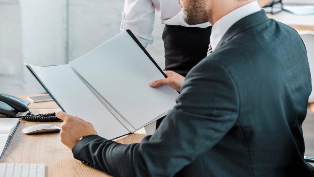 Як українцям за кордоном змінити ім’я та прізвище: куди звертатися та необхідні документи