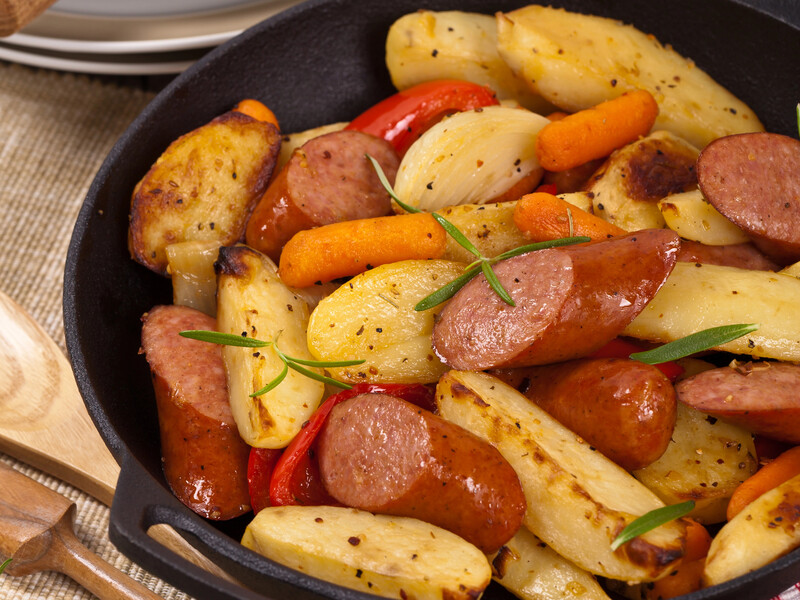 Приготуйте молоду картоплю з м’ясом за цим рецептом – і вона вийде смачною й поживною. Рецепт Клопотенка