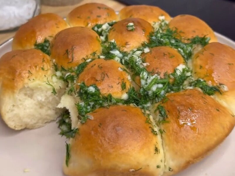 Змішайте це з молоком – і пампушки вийдуть неймовірно пишними й ароматними. Рецепт тіста без опари