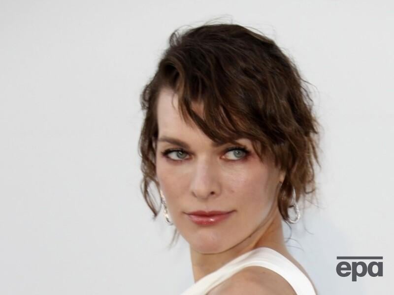 49-річна Йовович показала, який вигляд мала 25 років тому 49-річна Йовович показала, який вигляд мала 25 років тому