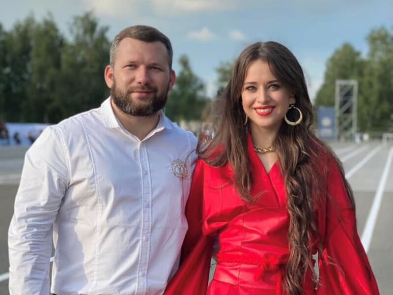 Slavia на дев'ятому місяці вагітності виходить заміж Slavia на дев'ятому місяці вагітності виходить заміж
