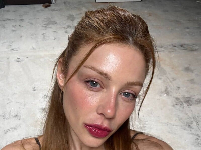 "Яка гарна. Ну просто чарівна". Тіна Кароль знялася в мереживному комбінезоні з декольте