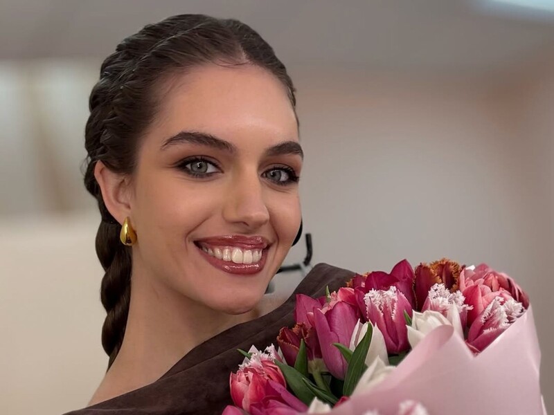 "Говорить лише французькою". Ексдружина Комарова змінила імідж і розповіла про свого нового партнера