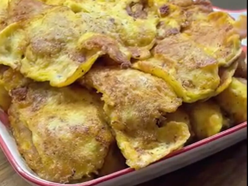 Відбивні в цьому клярі виходять дуже смачними й соковитими. Універсальний рецепт для м'яса й риби