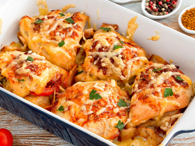 Візьміть цю частину курки – і запечене під сиром м'ясо швидко вийде максимально соковитим і ніжним