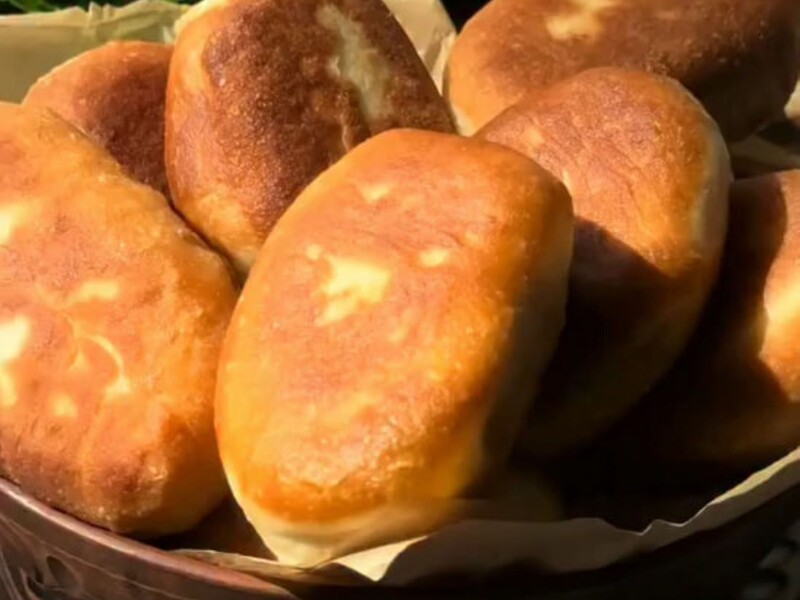 Додайте це у воду – і смажені пиріжки вийдуть дуже смачними. Вдалий рецепт, перевірений роками