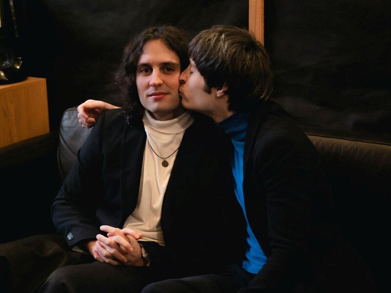 Обидва – довговолосі брюнети. Який вигляд мали брати-близнюки Лещинські із Ziferblat до популярності. Фото