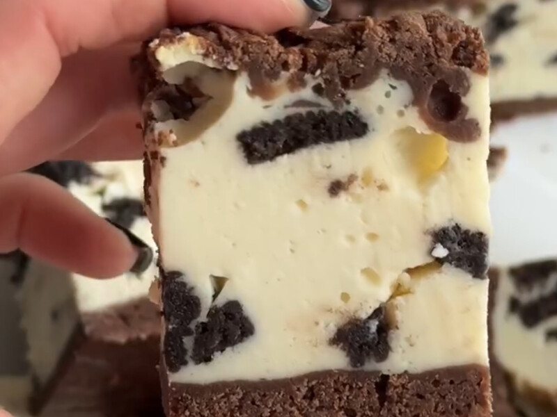 "Найсмачніший у моєму житті". Сирник "Орео" на шоколадному коржі