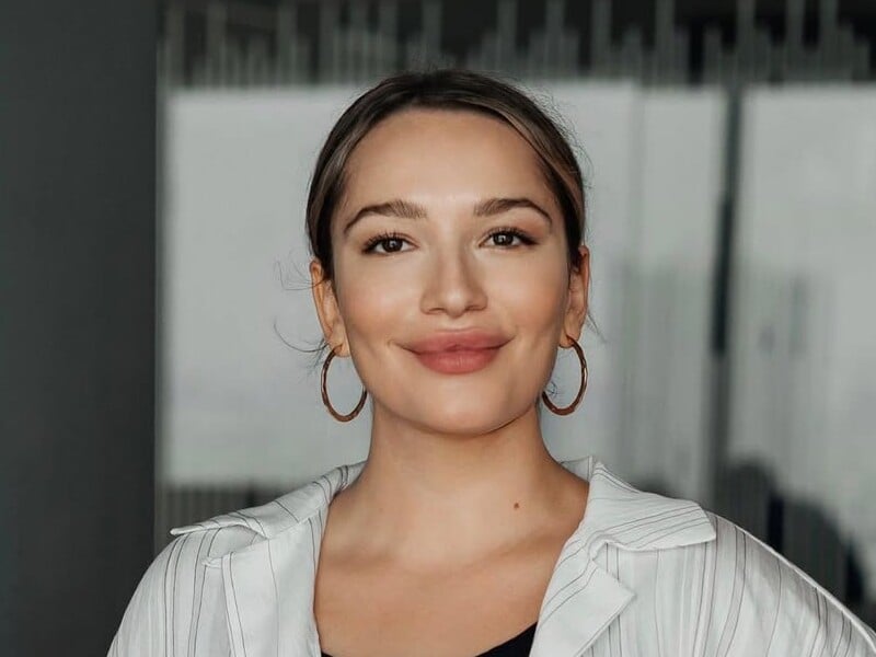 Донька Мозгової заручилася зі своєю дівчиною й показала фото з обручкою