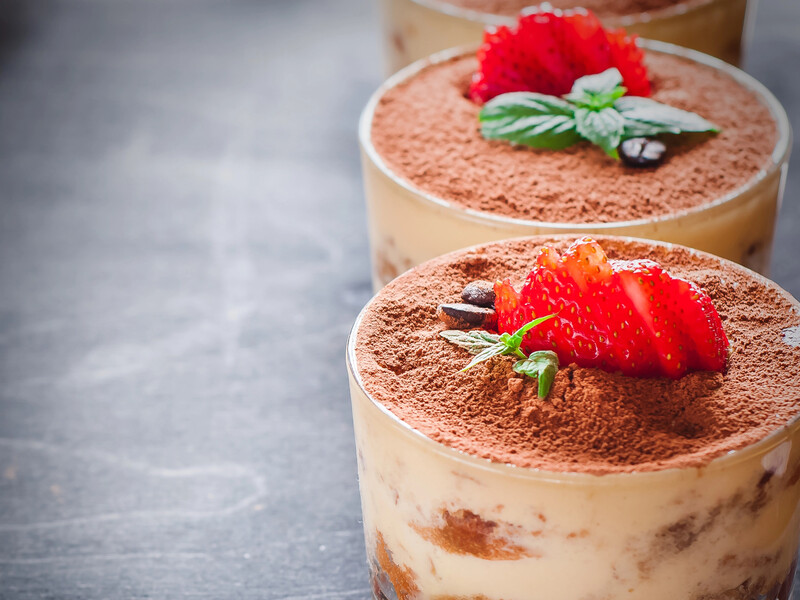 "Той самий смак літа, яке вже на порозі". Рецепт полуничного тирамісу